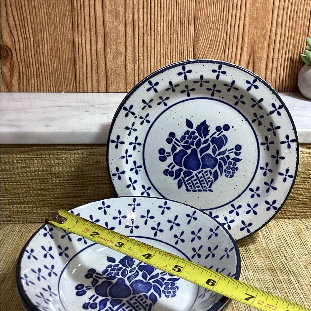 Midwinter Classic Blue and White Stoneware Set 2 bowls, 2 plates - Picture 4 of 7